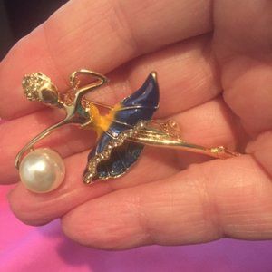 Tiny Dancer brooch